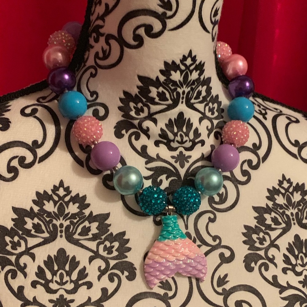 🧜🏼‍♀️ Super Cute Chunky Mermaid Necklace 🧜🏼‍♀️